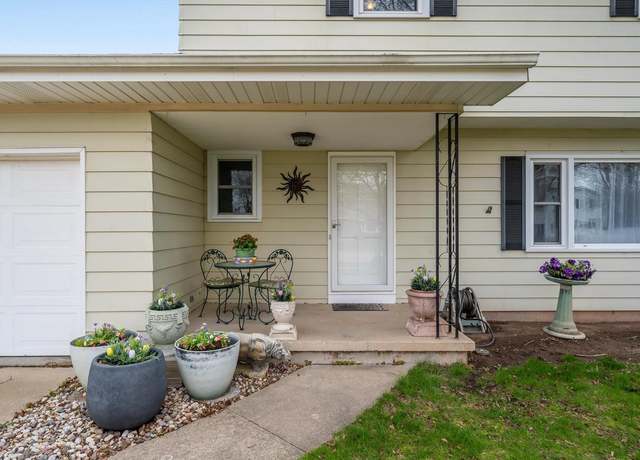 Property at 1230 S Westhaven Dr, Oshkosh, WI 54904, 4 beds, 1.5 baths