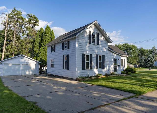 Property at 1210 S Pearl St, New London, WI 54961, 3 beds, 1.5 baths