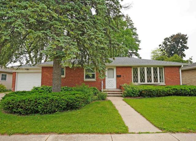 Property at 811 Spence St, Green Bay, WI 54304, 3 beds, 1 bath