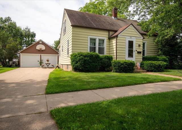 Property at 292 E Liberty St, Berlin, WI 54923, 3 beds, 2 baths