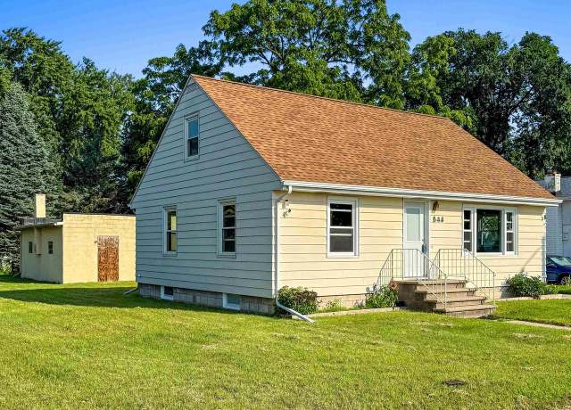 Property at 844 Irvington St, Green Bay, WI 54304, 3 beds, 1 bath