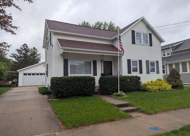 Property at 751 W 10th Ave, Oshkosh, WI 54902, 4 beds, 2.5 baths