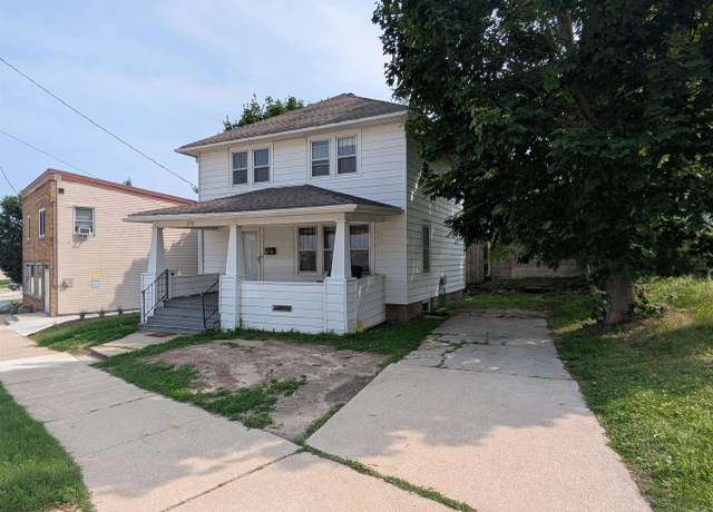 Property at 2113 Western Ave, Manitowoc, WI 54220, 3 beds, 1 bath