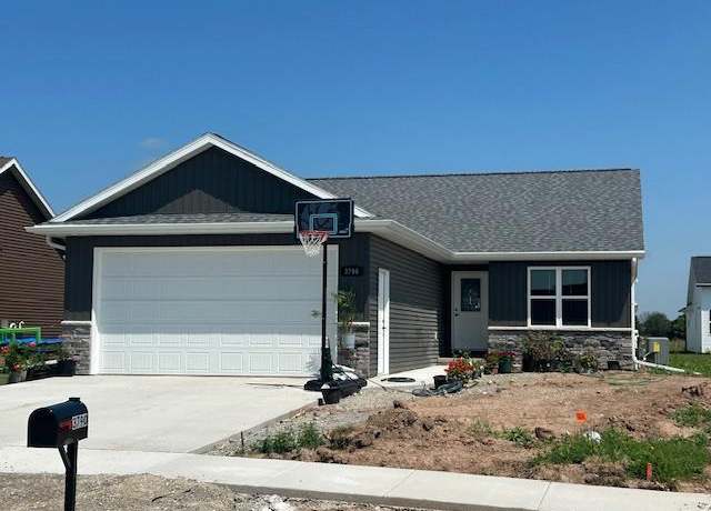Property at 3790 E Gladiolus Pl, Appleton, WI 54913, 3 beds, 2 baths