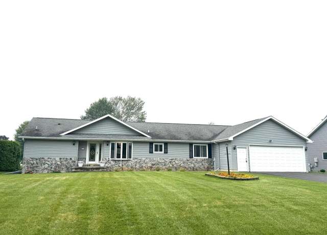Property at 5235 Chesapeake Ct, Oshkosh, WI 54901, 3 beds, 3 baths