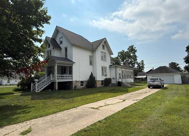 Property at 2005 14th Ave, Menominee, MI 49858, 4 beds, 2 baths
