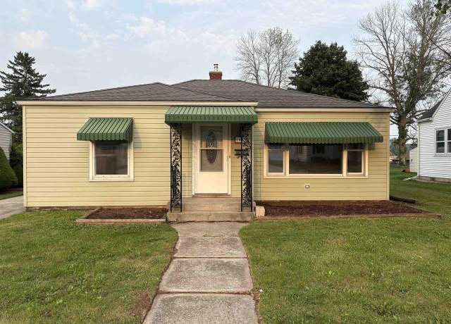Property at 1413 N 6th St, Manitowoc, WI 54220, 3 beds, 1 bath