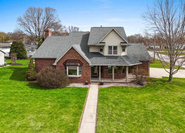 Property at 1310 Finch Ln, Ashwaubenon, WI 54313, 4 beds, 4 baths