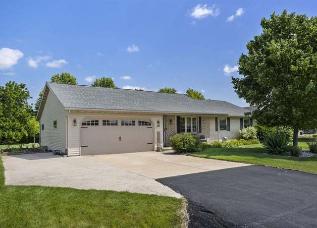 Property at W3268 Heartland Ct, Appleton, WI 54915, 4 beds, 2.5 baths