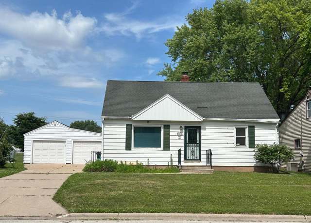 Property at 528 Collette Ave, Green Bay, WI 54304, 2 beds, 1 bath
