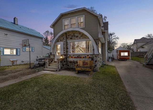 Property at 126 S Smalley St, Shawano, WI 54166, 3 beds, 2 baths