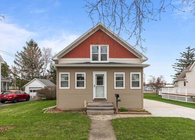 Property at 326 E Sullivan St, Ripon, WI 54971, 3 beds, 1.5 baths
