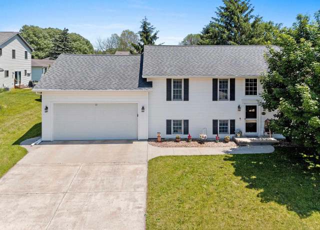 Property at 1504 Orchard Dr, Kaukauna, WI 54130, 3 beds, 2 baths