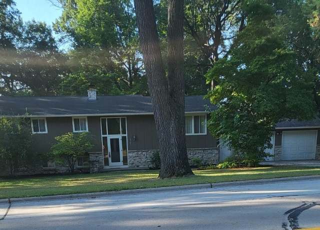 Property at 2583 Hazelwood Ln, Green Bay, WI 54304, 4 beds, 2 baths