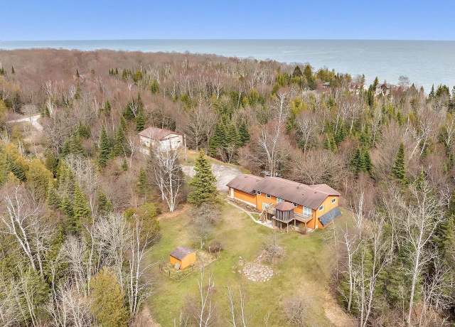 Property at 2031 Sunrise Shores Rd, Sturgeon Bay, WI 54235, 4 beds, 1.5 baths