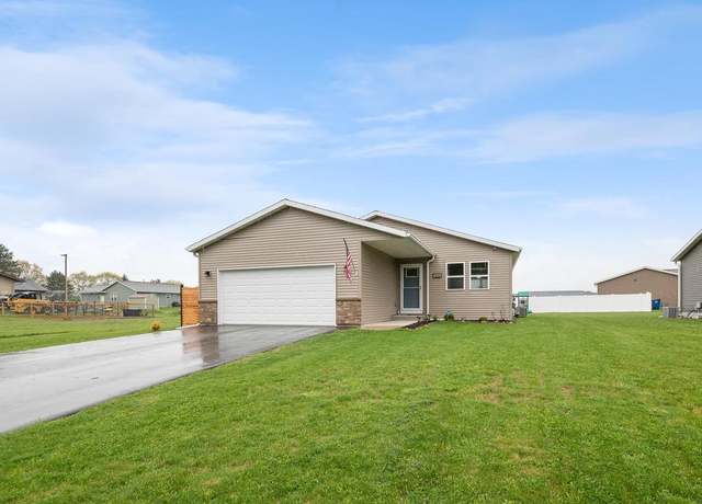 Property at 900 Edgewater Dr, Merrill, WI 54452, 4 beds, 3 baths