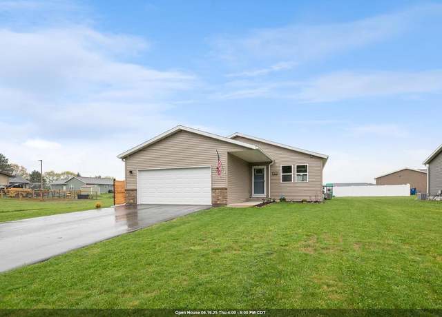 Property at 900 Edgewater Dr, Merrill, WI 54452, 4 beds, 3 baths