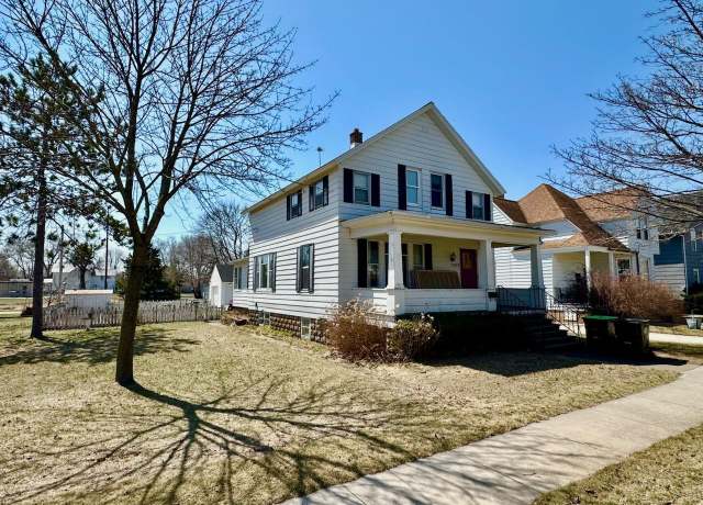 Property at 1505 14th Ave, Menominee, MI 49858, 3 beds, 1.5 baths