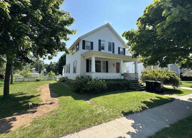 Property at 1505 14th Ave, Menominee, MI 49858, 3 beds, 1.5 baths