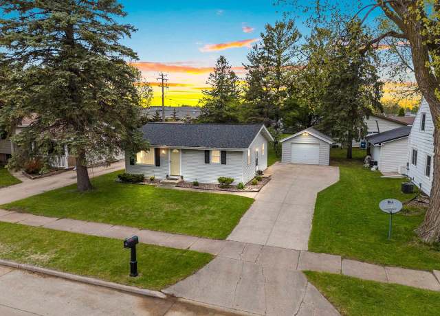 Property at 814 W Weiland Ave, Appleton, WI 54914, 2 beds, 1 bath