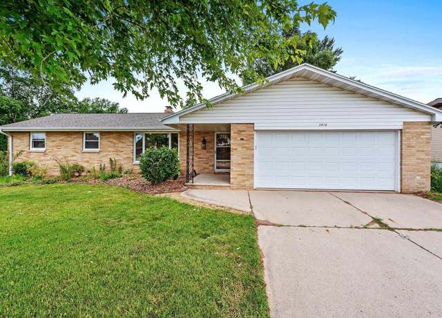 Property at 2416 S Ridge Rd, Green Bay, WI 54304, 4 beds, 2.5 baths