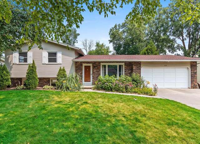 Property at 1570 Birchwood Dr, Green Bay, WI 54304, 3 beds, 2 baths