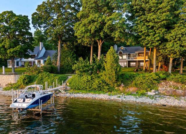 Property at 4495 Bay Shore Dr, Sturgeon Bay, WI 54235, 3 beds, 3.5 baths