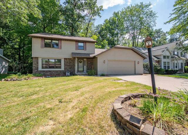 Property at 2067 South Point Rd, Green Bay, WI 54313, 3 beds, 2.5 baths