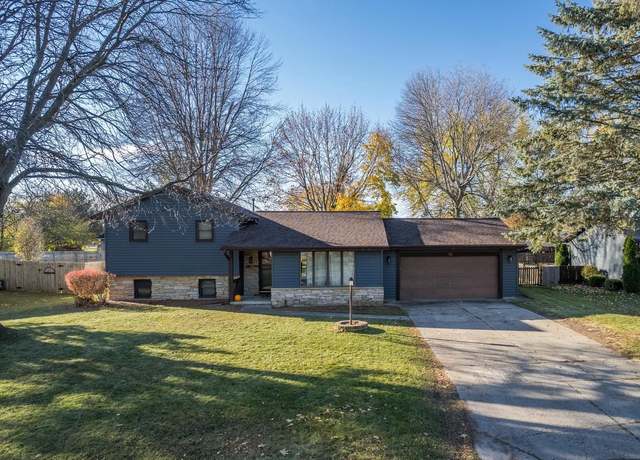 Property at 1849 N Beaver Trail Dr, Green Bay, WI 54303, 3 beds, 2 baths