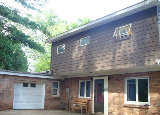Property at N2796 Shore Dr, Marinette, WI 54143, 4 beds, 2 baths