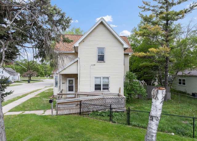 Property at 1617 Crooks Ave, Kaukauna, WI 54130, 4 beds, 1 bath