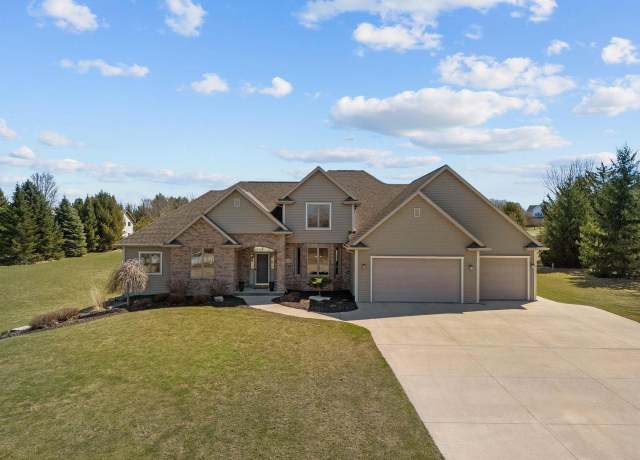 Property at 8448 Hwy T, Larsen, WI 54947, 4 beds, 2.5 baths