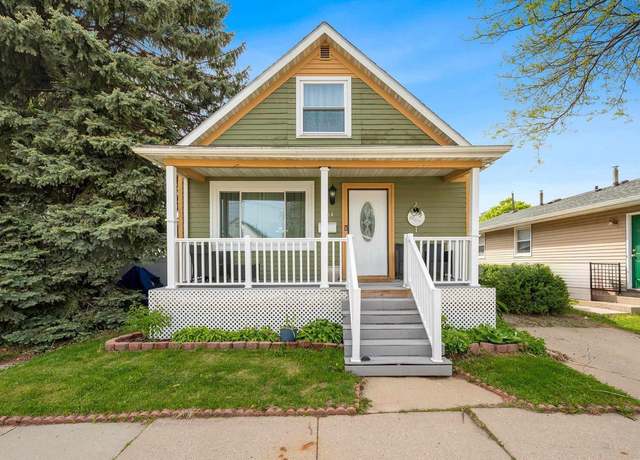 Property at 604 12th Ave, Green Bay, WI 54303, 3 beds, 2 baths