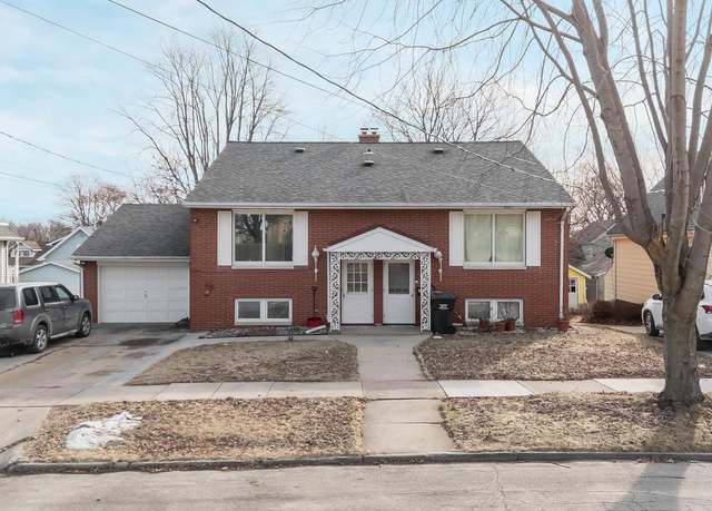 Property at 908 Oviatt St, Kaukauna, WI 54130, 5 beds, 2.5 baths