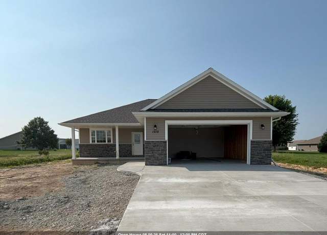 Property at 1212 Northwood Dr, Seymour, WI 54165, 3 beds, 2 baths