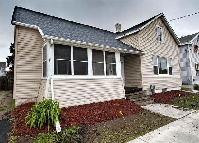 Property at 452 W 7th Ave, Oshkosh, WI 54902, 4 beds, 1 bath