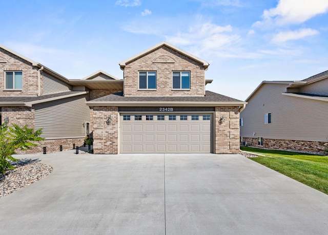 Property at 2342 E Plank Cir, Appleton, WI 54915, 4 beds, 2.5 baths