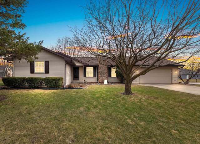 Property at 976 Stuart Ct, Neenah, WI 54956, 3 beds, 2 baths