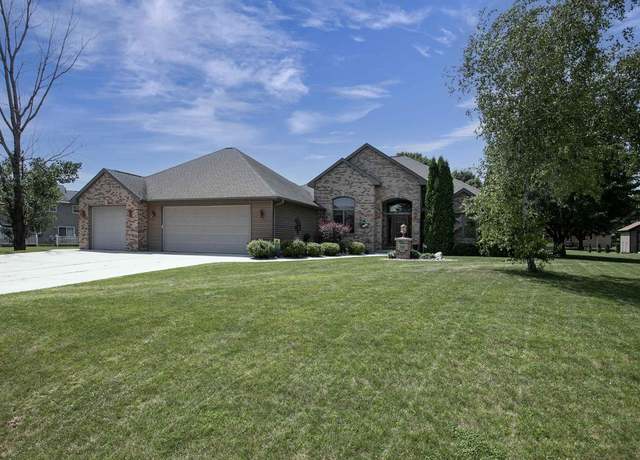 Property at N8387 Royce Ct, Menasha, WI 54952, 4 beds, 3.5 baths