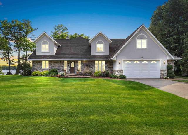 Property at 711 Wolf River Ave, Shawano, WI 54166, 4 beds, 4.5 baths