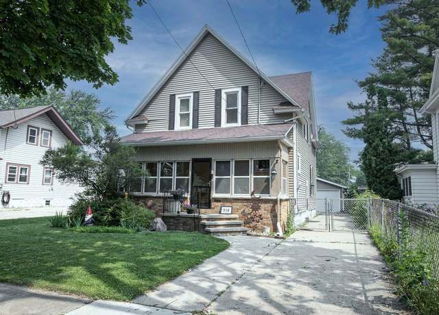 Property at 914 W 4th St, Appleton, WI 54914, 3 beds, 2 baths
