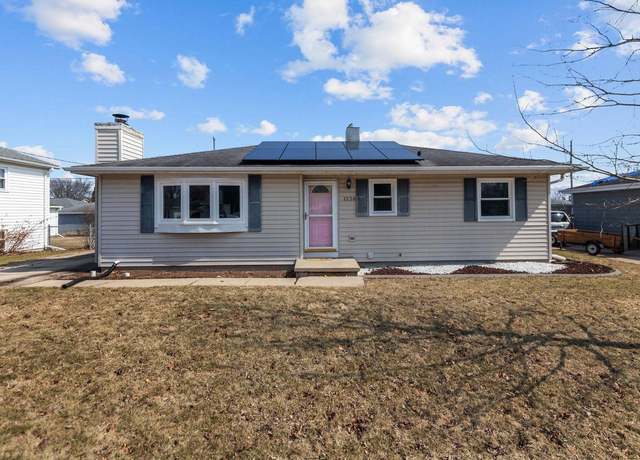 Property at 1236 Honeysuckle Ln, Neenah, WI 54956, 4 beds, 1.5 baths