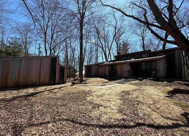Property at N241 River Dr, Menominee, MI 49858, 4 beds, 3 baths