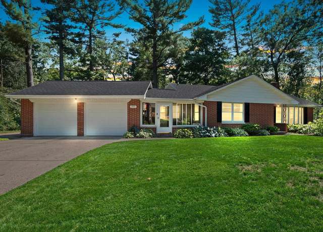 Property at 2864 St Ann Dr, Green Bay, WI 54311, 4 beds, 3 baths
