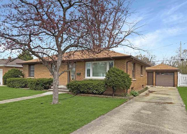 Property at 1010 E Byrd St, Appleton, WI 54911, 3 beds, 1 bath