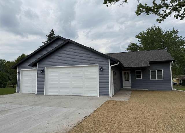 Property at 1325 E Lieg Ave, Shawano, WI 54166, 4 beds, 3 baths