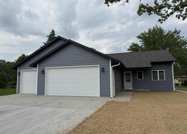 Property at 1325 E Lieg Ave, Shawano, WI 54166, 4 beds, 3 baths