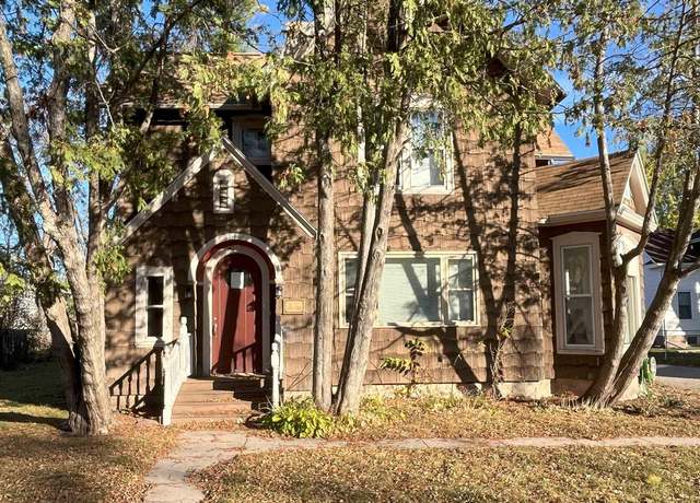 Property at 610 W Irving Ave, Oshkosh, WI 54901, 5 beds, 2 baths