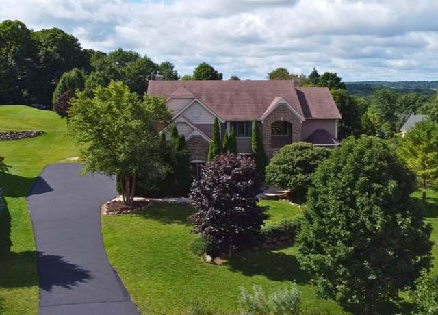 Property at 585 Overlook, Fredonia, WI 53021, 5 beds, 4.5 baths