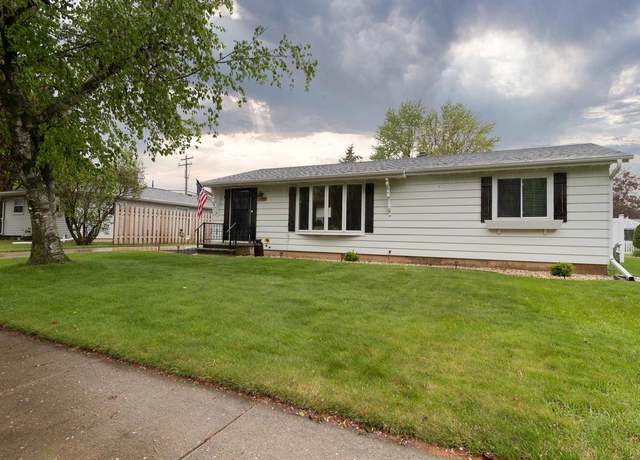 Property at 885 Greenfield Trl, Oshkosh, WI 54904, 3 beds, 1 bath